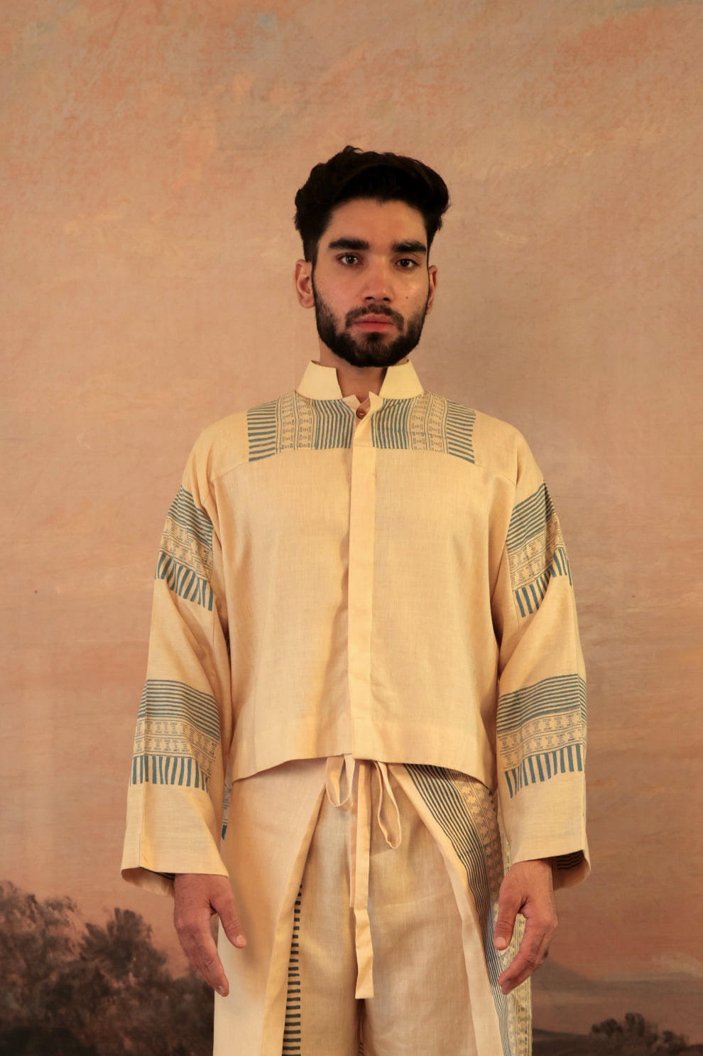 Light Shirt / Off-White